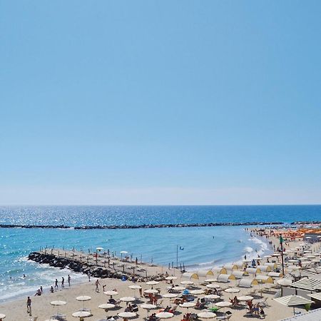 Casa Delle Rondini Apartment Santo Stefano al Mare Luaran gambar