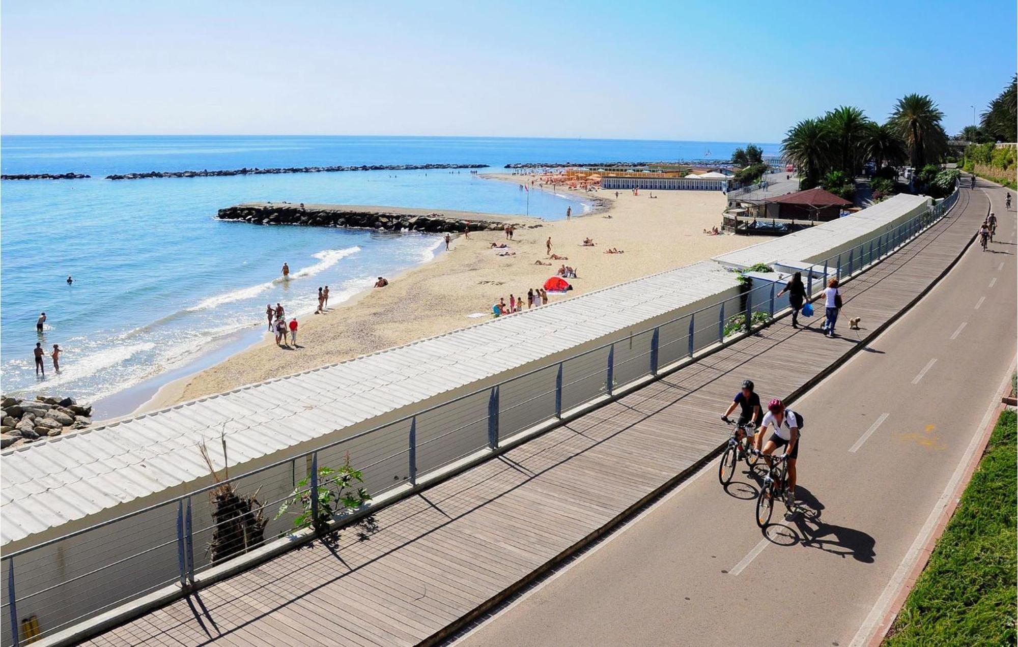 Casa Delle Rondini Apartment Santo Stefano al Mare Luaran gambar